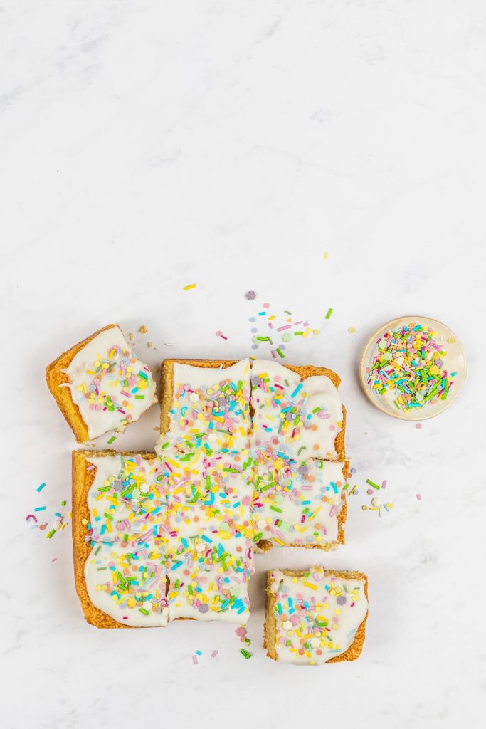 TRADITIONAL SPONGE TRAY BAKE